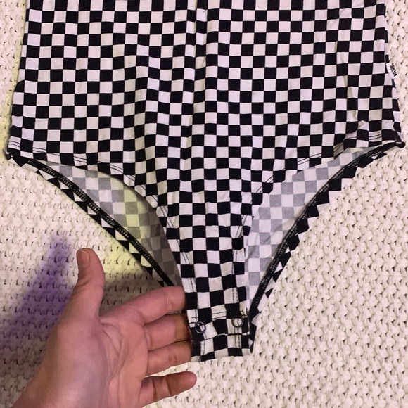 VANS “50th Anniversary” iconic blk + white checkered scoon neck bodysuit - Picture 4 of 6